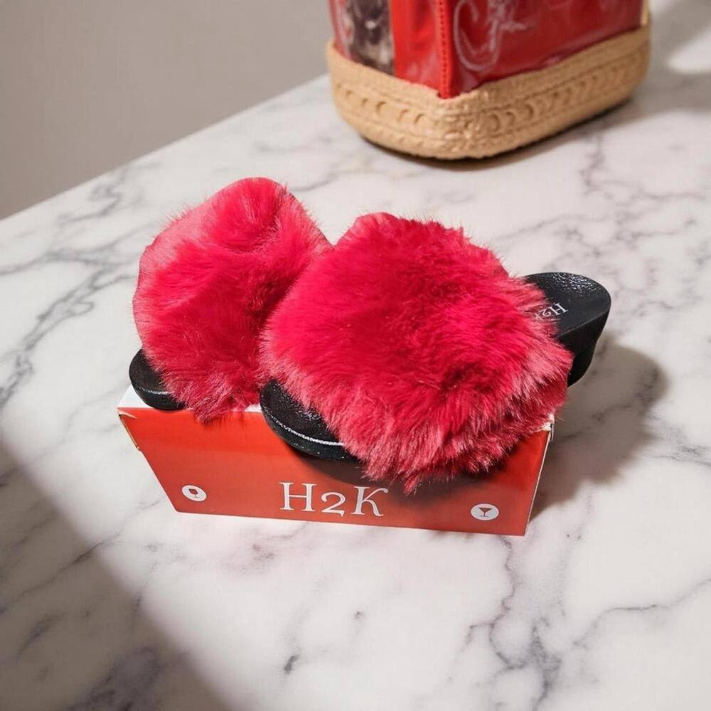 H2K Women's Size 8 Red Faux Fur Slippers Comfortable Cozy